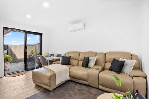 Guildford Family Hideaway - Accommodation Gold Coast 0