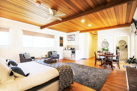 Hahndorf Lodge Pioneer Suite - Main Street Hahndorf On Site Secure Parking - Gold Coast 4U 2
