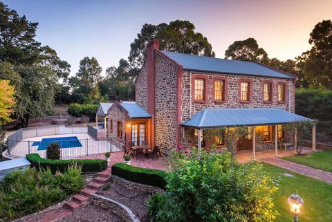Hahndorf Luxury Retreat 5 Bedrooms For 12 Guests - Gold Coast 4U 0