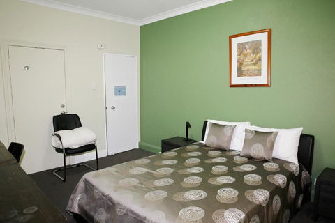 Hampton Court Apartments - Accommodation Gold Coast 1