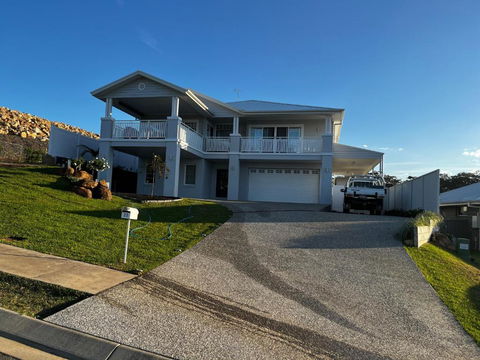 Hampton Retreat With Heated Pool - Accommodation Gold Coast 0