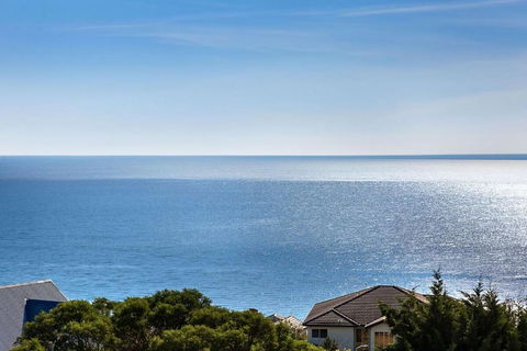 Hamptons Retreat - Stunning Panoramic Water Views And Pool - Accommodation Gold Coast 3