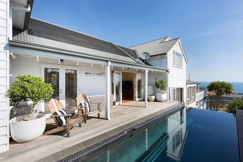 Hamptons Retreat - Stunning Panoramic Water Views And Pool - Accommodation Gold Coast 0