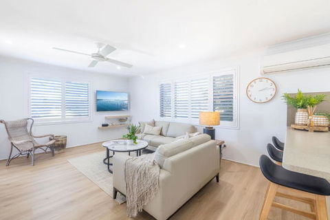 Hanks Corlette House, 49 Pantowora St - Pet Friendly, Air Con, Boat Parking, Wi-Fi - Accommodation Gold Coast 2