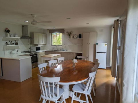 Happy Spacious Home Nr Canberra Hospital - Accommodation Gold Coast 0