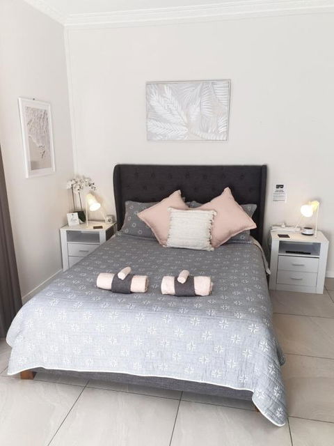 GUESTHOUSE On REGENT Bed & Breakfast - Accommodation Gold Coast 0