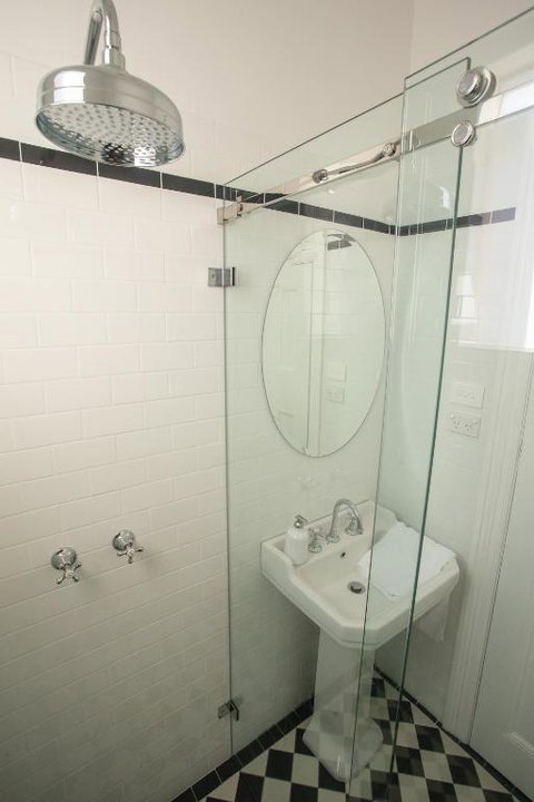 Helensburgh Hotel - Accommodation Gold Coast 2