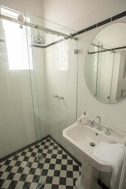 Helensburgh Hotel - Accommodation Gold Coast 1