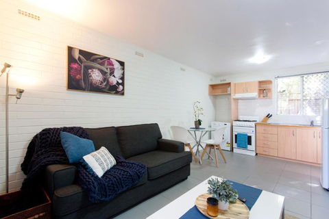 Hensman 5 - 1BRM Unit With Courtyard & Parking - Gold Coast 4U 0