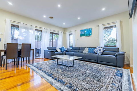 Hidden Gem - 3 Bedroom Townhouse In Heidelberg West - Accommodation Gold Coast 2