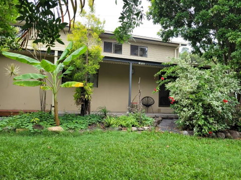 Holiday Style A Downstairs Room In Springwood Qld - Accommodation Gold Coast 2