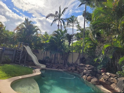 Holiday Style A Downstairs Room In Springwood Qld - Accommodation Gold Coast 0