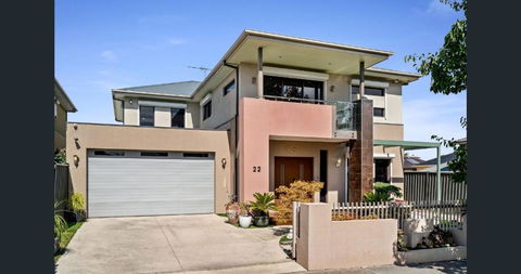 Home & Theatre, Golf, Highpoint - Accommodation Gold Coast 0