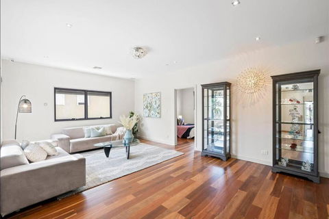 Home & Theatre, Golf, Highpoint - Accommodation Gold Coast 1