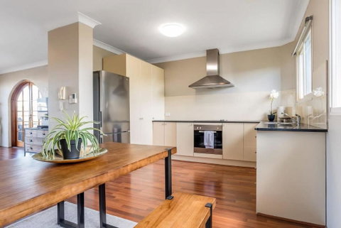 Inner City Pad Indooroopilly - Accommodation Gold Coast 2
