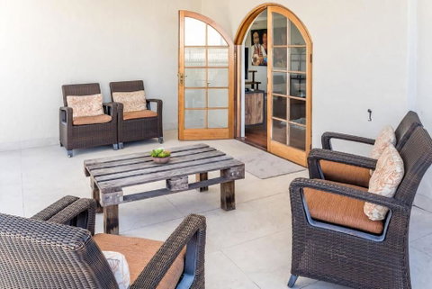 Inner City Pad Indooroopilly - Accommodation Gold Coast 3
