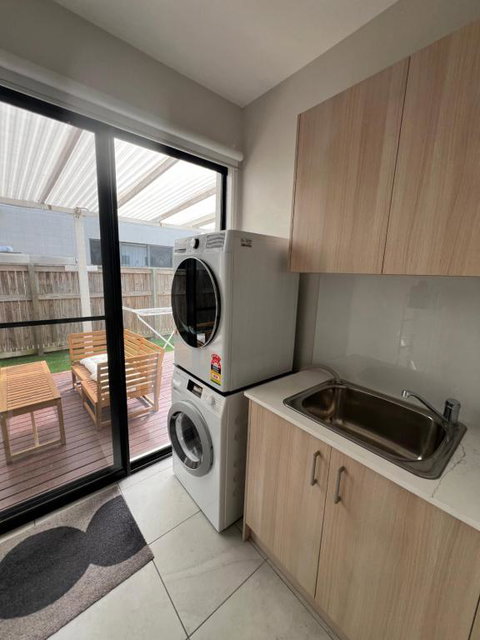 Home Away From Home & Resort Facility - Accommodation Gold Coast 1
