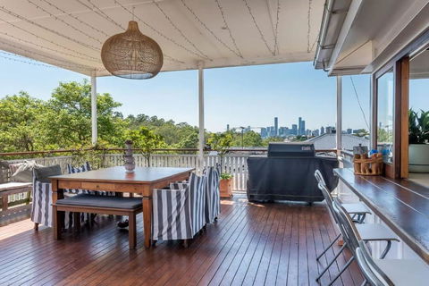 Homely Hideaway Bardon - Gold Coast 4U 3