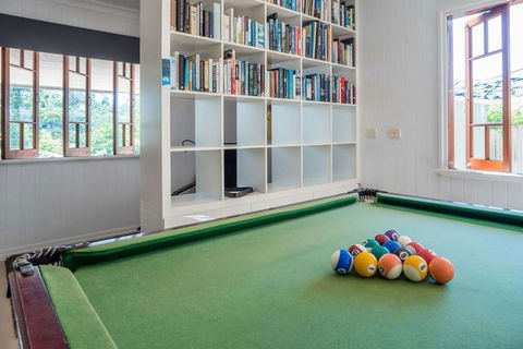 Homely Hideaway Bardon - Gold Coast 4U 2