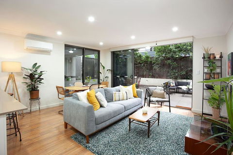 Huge 3 Bed Camperdown Garden Apt W Parking Aircon - Accommodation Gold Coast 0