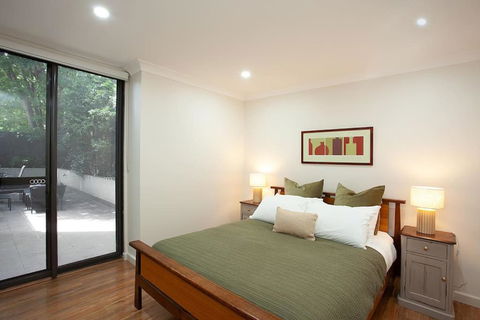 Huge 3 Bed Camperdown Garden Apt W Parking Aircon - Accommodation Gold Coast 2