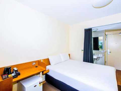 Ibis Budget Sydney Olympic Park - 1 Gold Coast 2