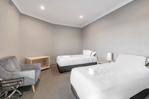 Illinois Hotel - Gold Coast 4U 2