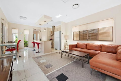 Impeccable Modern 1 Bedroom Apartment ~ Taringa - Accommodation Gold Coast 0