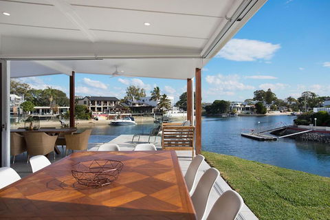 INCREDIBLE VALUE - Perfect For Large Families - Accommodation Gold Coast 3