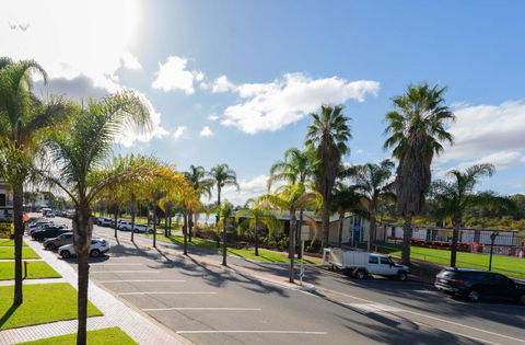 Hotel Renmark - Gold Coast 4U 1