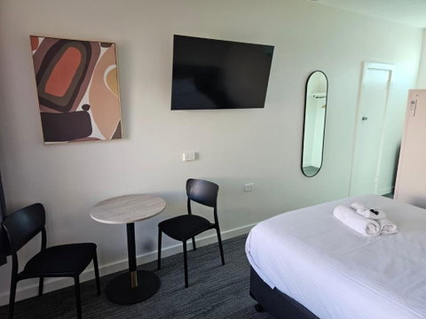 International Hotel Motel - Accommodation Gold Coast 1