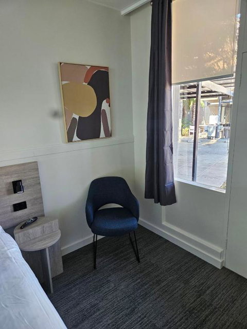 International Hotel Motel - Accommodation Gold Coast 3