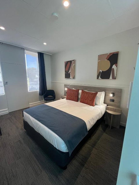 International Hotel Motel - Accommodation Gold Coast 0