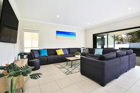 Adriatic Jervis Bay - 2 Min Walk To Beach - Family Friendly - Accommodation Gold Coast 1