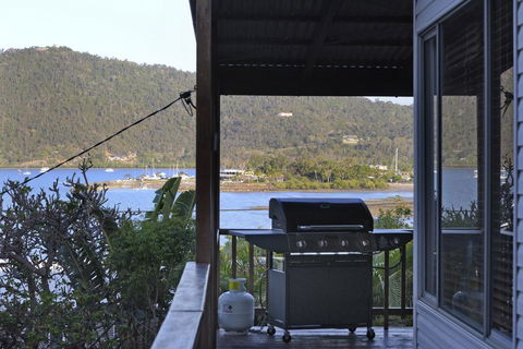 Airlie Getaway - Airlie Beach - Gold Coast 4U 1