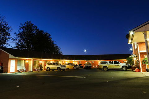 Akuna Motor Inn And Apartments - Gold Coast 4U 1