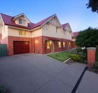 Albury Suites - Schubach Street - Gold Coast 4U