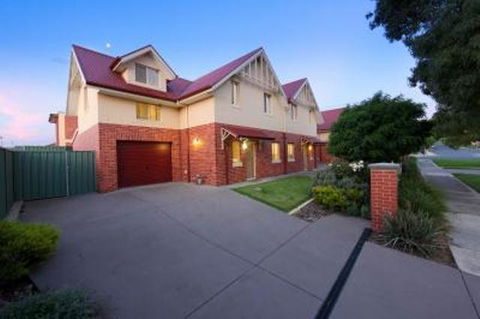 Albury Suites - Schubach Street - Gold Coast 4U 0