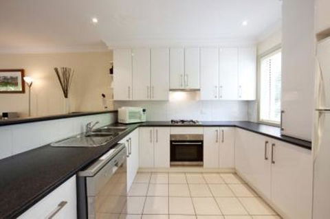 Albury Suites - Schubach Street - Gold Coast 4U 2