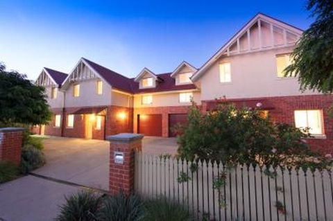 Albury Suites - Schubach Street - Gold Coast 4U 1