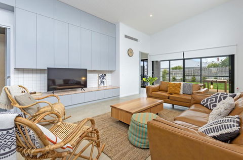 Allure On Barclay - Accommodation Gold Coast 0