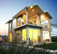 Aloha Beachfront Port Fairy - Gold Coast 4U