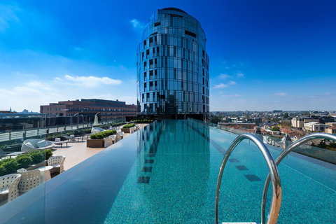 Along Melbourne's Magic Boulevard - 1 Gold Coast 0