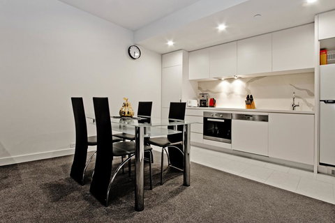 Along Melbourne's Magic Boulevard - 1 Gold Coast 3