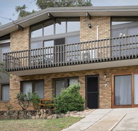 Alpine House - Views over Lake Jindabyne and the Snowy Mountains - Accommodation Gold Coast
