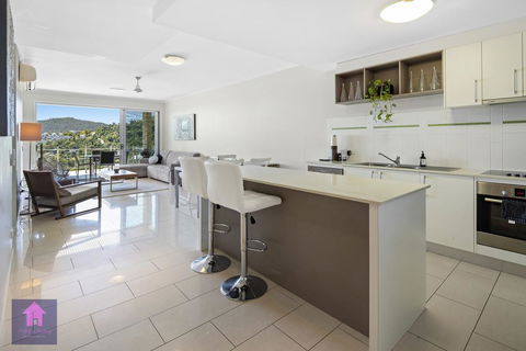 Amazing Ocean Views, Pool, Award Winning Location, Airlie Beach - 1 Gold Coast 2