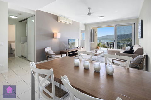 Amazing Ocean Views, Pool, Award Winning Location, Airlie Beach - 1 Gold Coast 0
