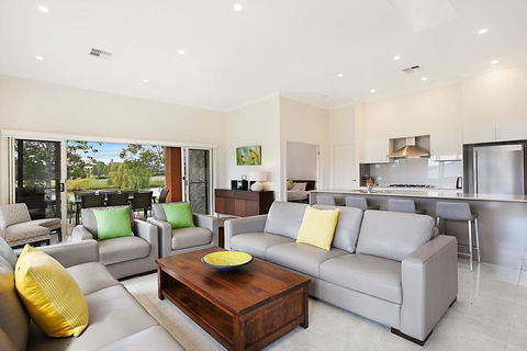 Amber Lakes - Gold Coast 4U 1
