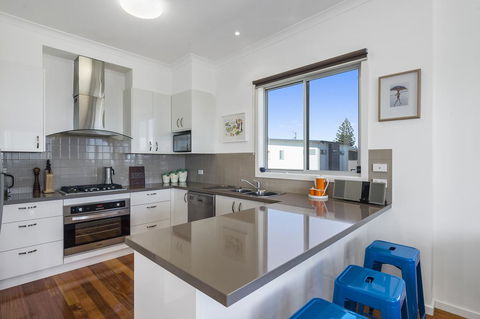 Anchorage - Accommodation Gold Coast 2