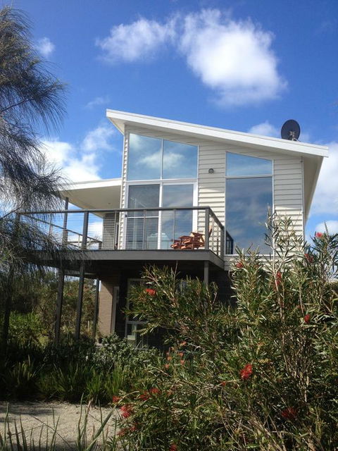 Anchors Beach House - 1 Gold Coast 3